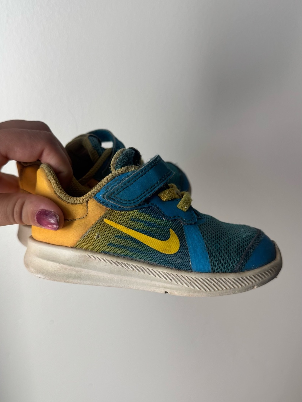 Nike Toddler Sneakers 7 Blue Yellow Velcro Athletic Running Shoes Y2K Streetwear - Picture 3 of 5